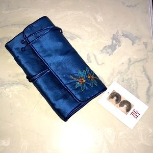 The Met, Louis C Tiffany Beautiful silk travel jewelry roll, Blue. 8x4in. NWT